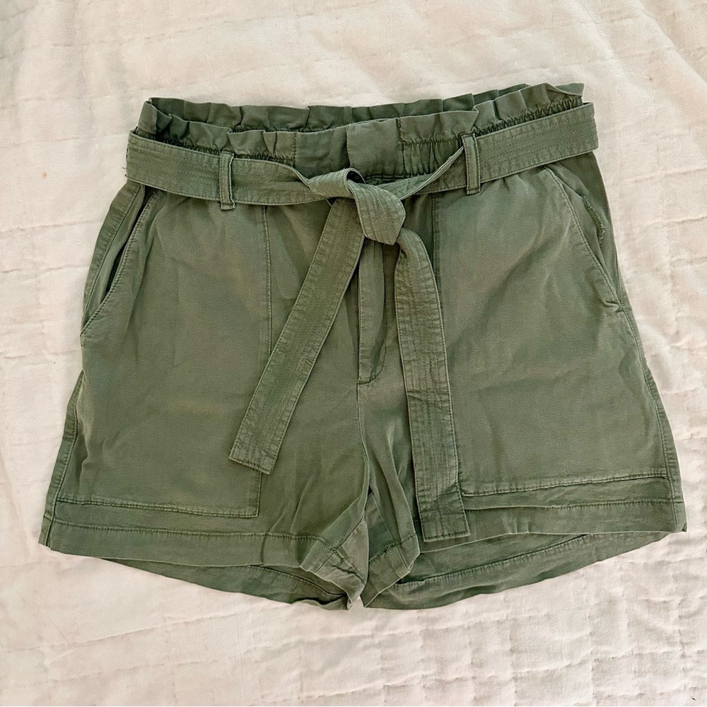 Banana Republic Women’s Olive Paperbag Tie Shorts - Size 12